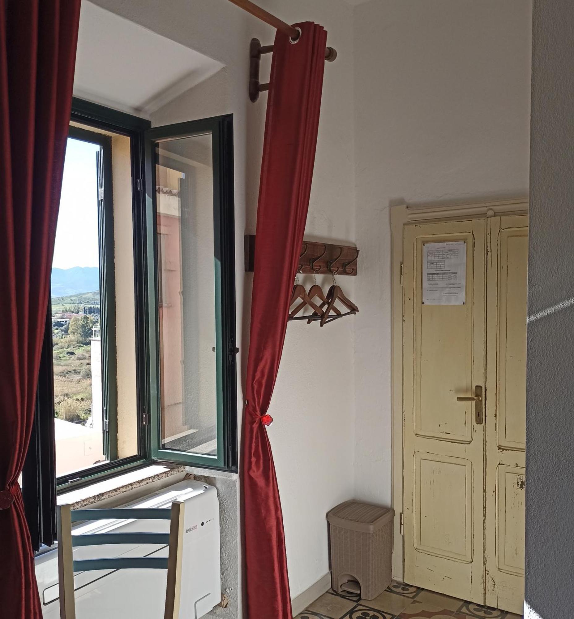 B&B Eleonora D'Arborea, Centro Storico Posada  Εξωτερικό φωτογραφία